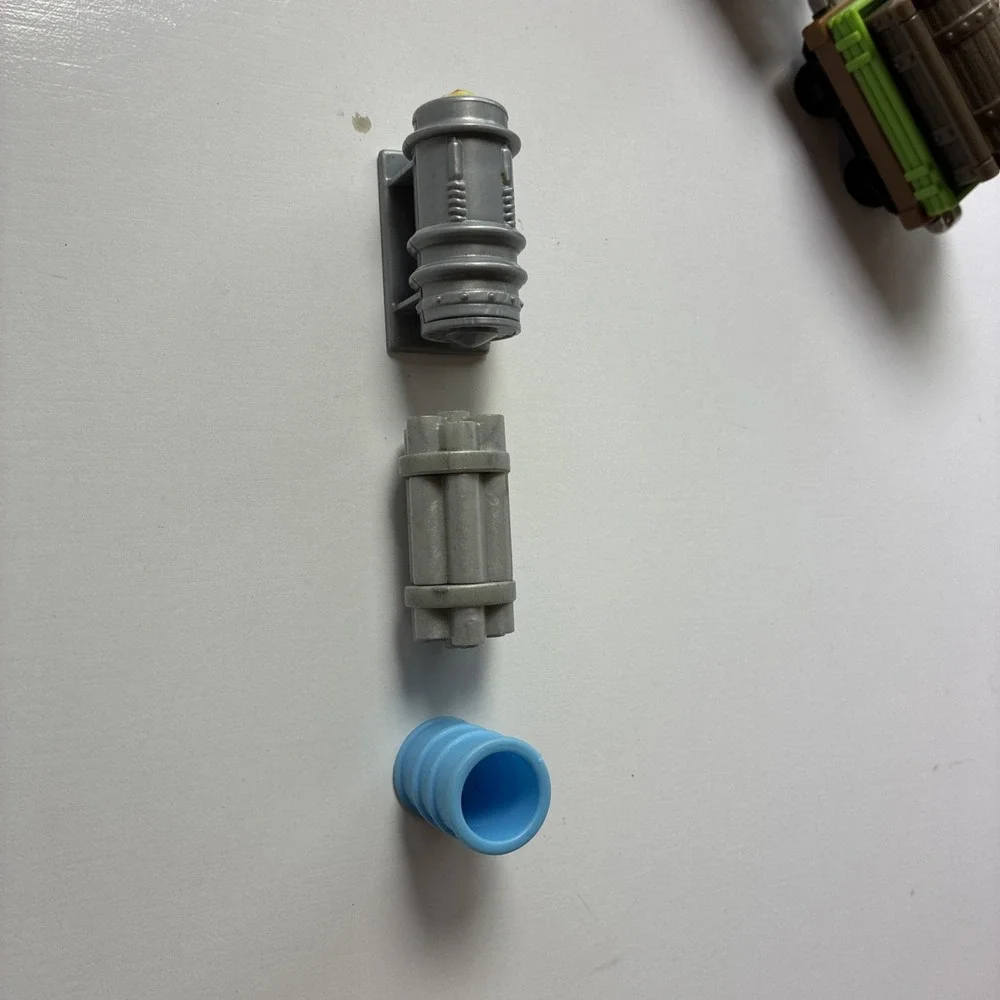 8 Piece Thomas & Friends Take N Play Breakdown Train Car and Others (21K)